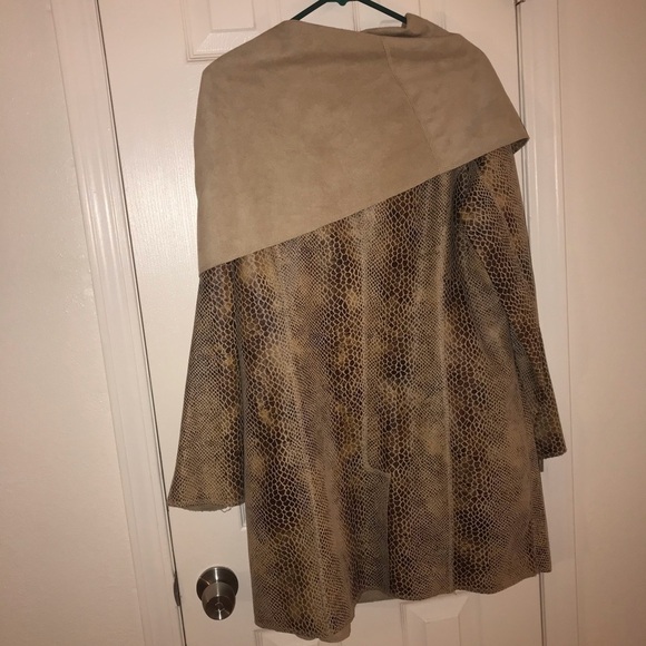 Rachel Zoe snake print / tan faux suede reversible jacket. Size small GUC - Picture 7 of 8